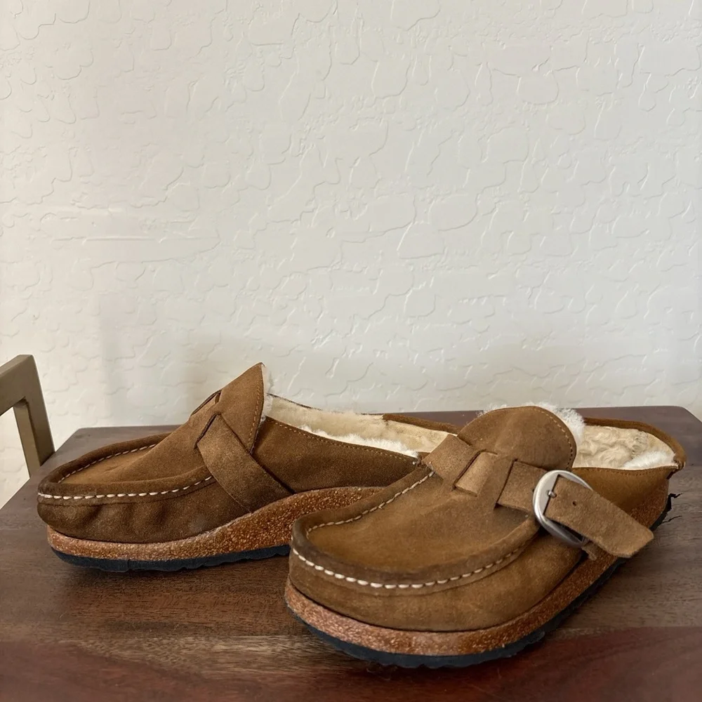 Birkenstock kids Tan Suede Slip-On Loafers. 35 US 3.5